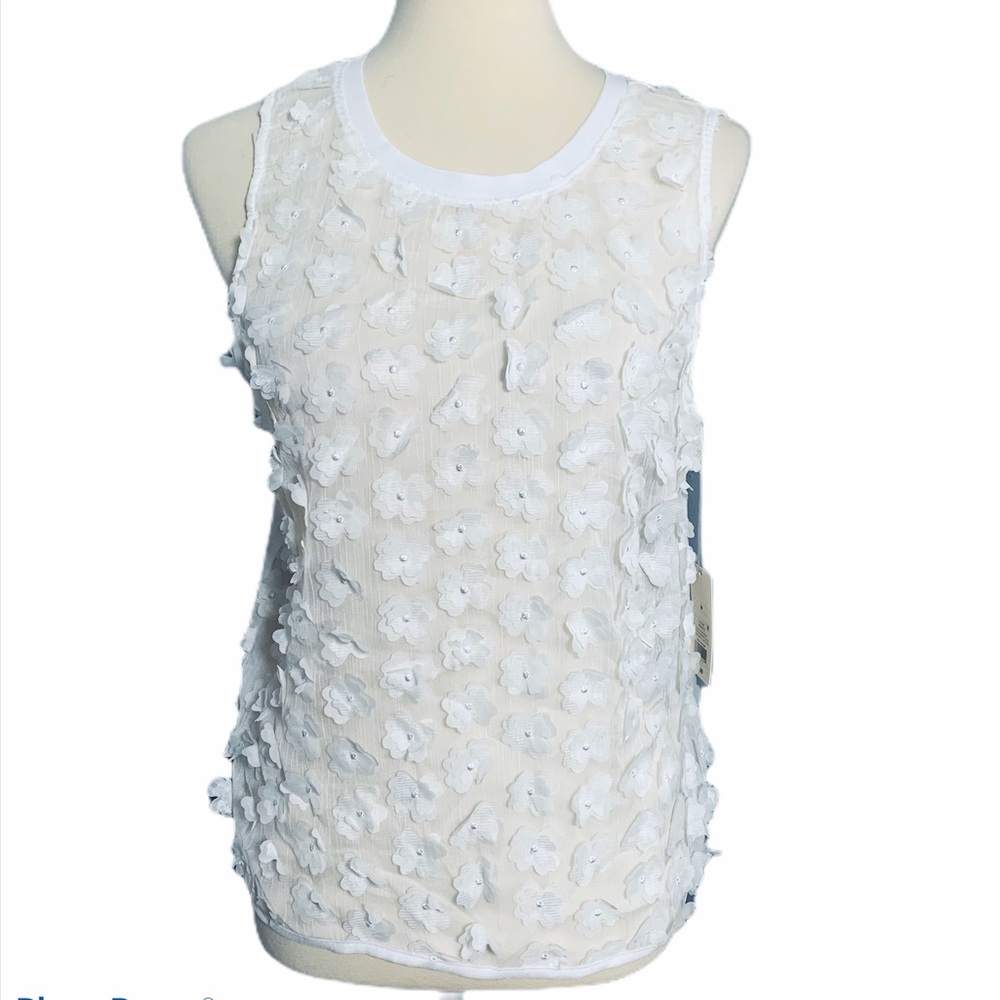 White flower petal top